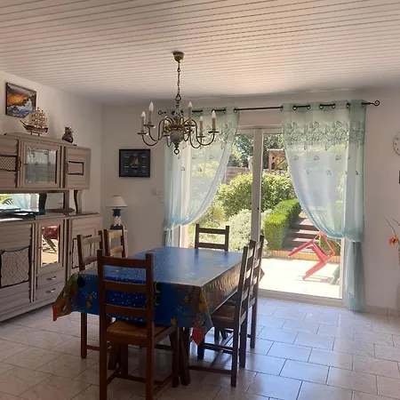 Semesterbostad Maison Plain-pied Avec Jardin Proche Foret Et Plages A - Fr-1-22-259 La Tranche-sur-Mer
